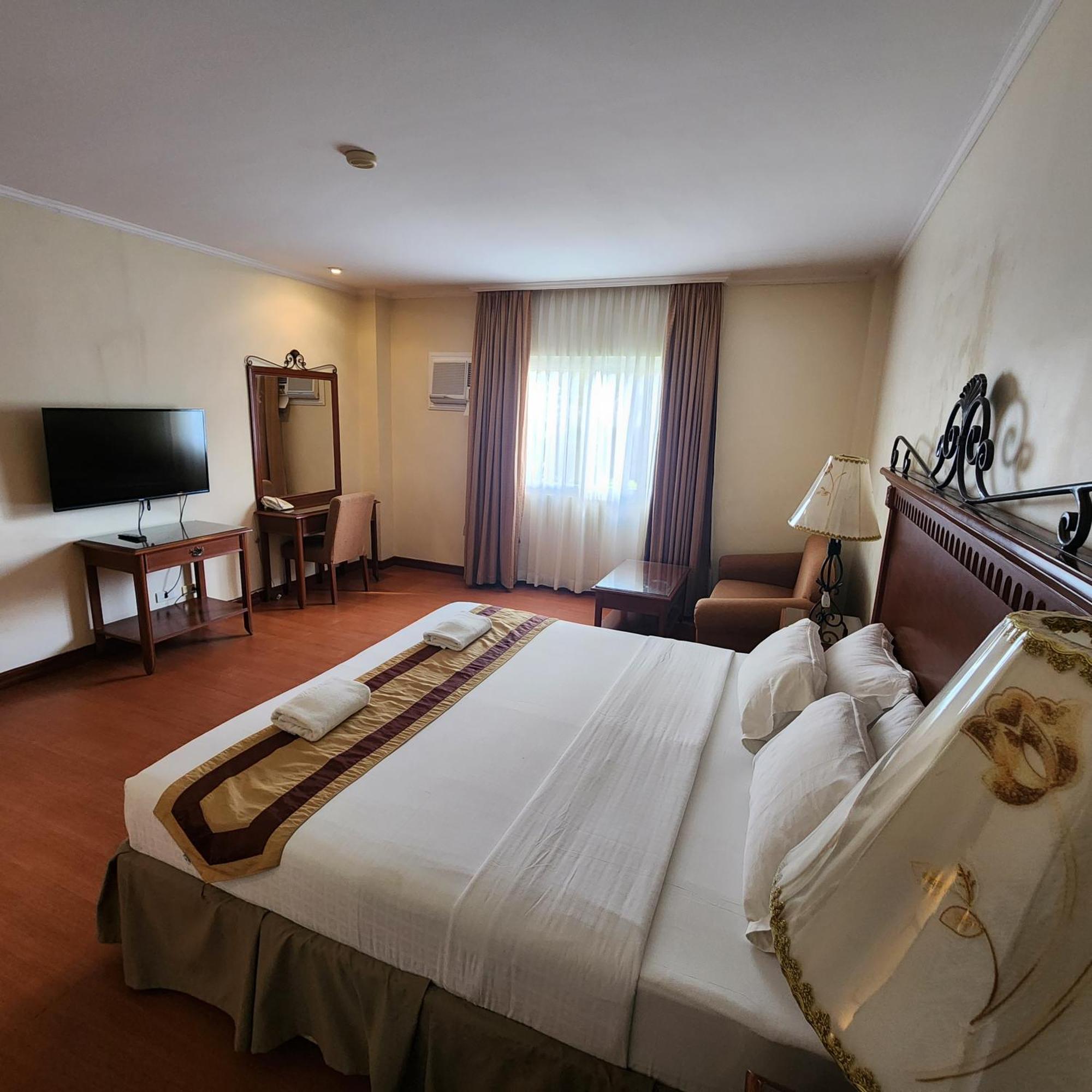 Tomasa Alona Kew White Hotel 3*