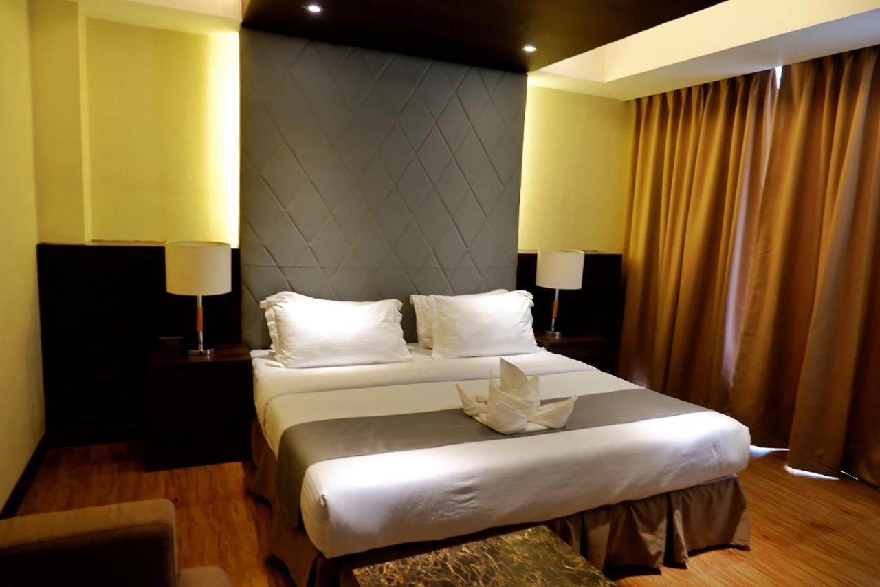 Tomasa Alona Kew White 3*
