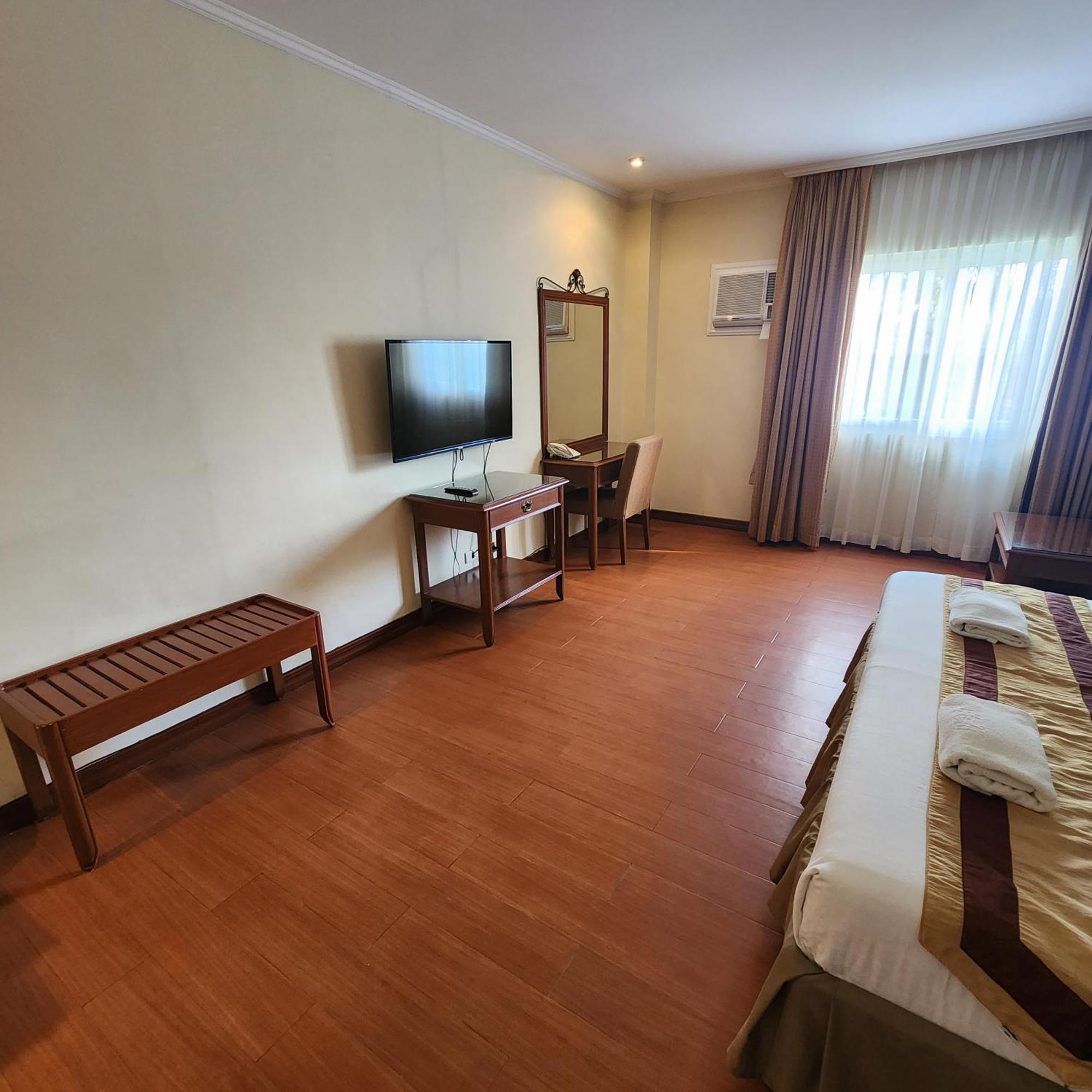 Hotel Tomasa Alona Kew White
